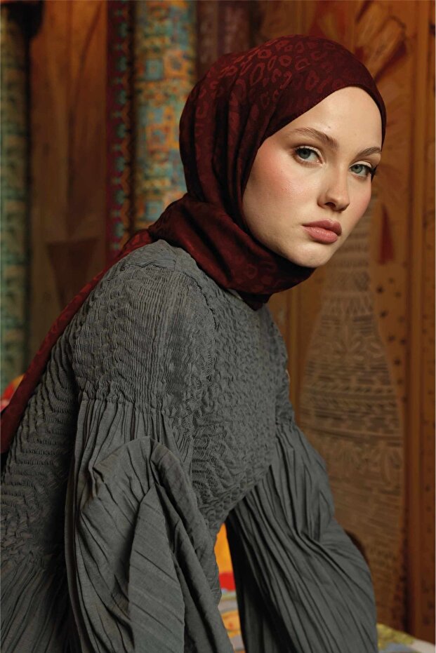 Leopard Pattern Shawl Cranberry - 1