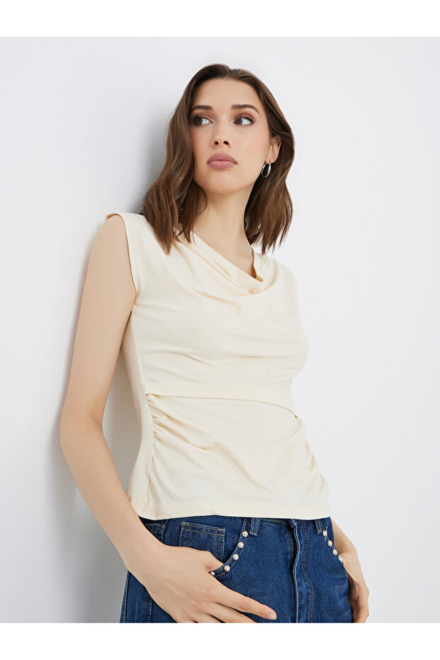 بلوزة سادة بدون أكمام - 1