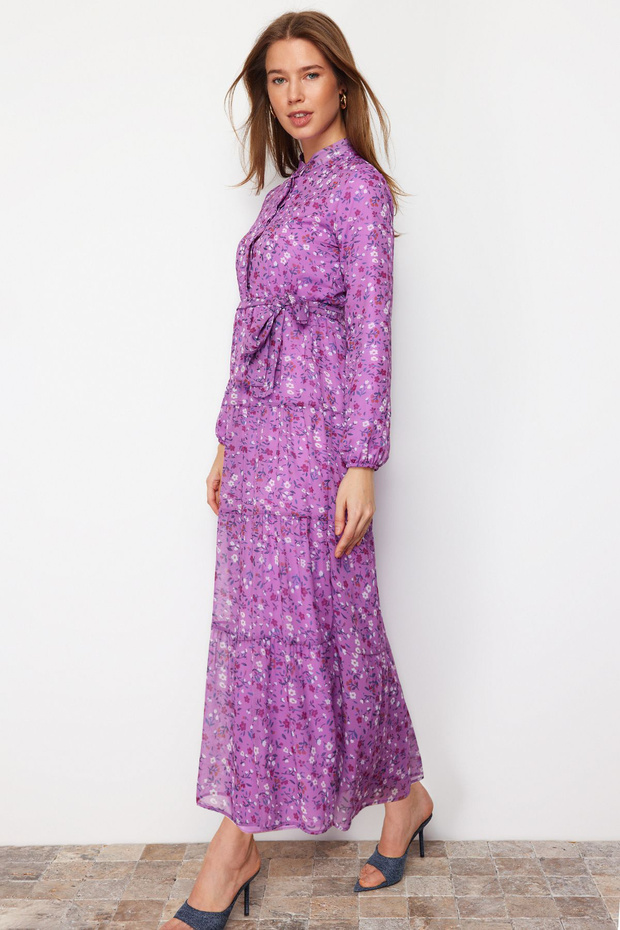 Liliowa, kwiatowa wzorzysta sukienka z paskiem i stójką, szyfonowa, tkana sukienka TCTSS21EL3346 - 3