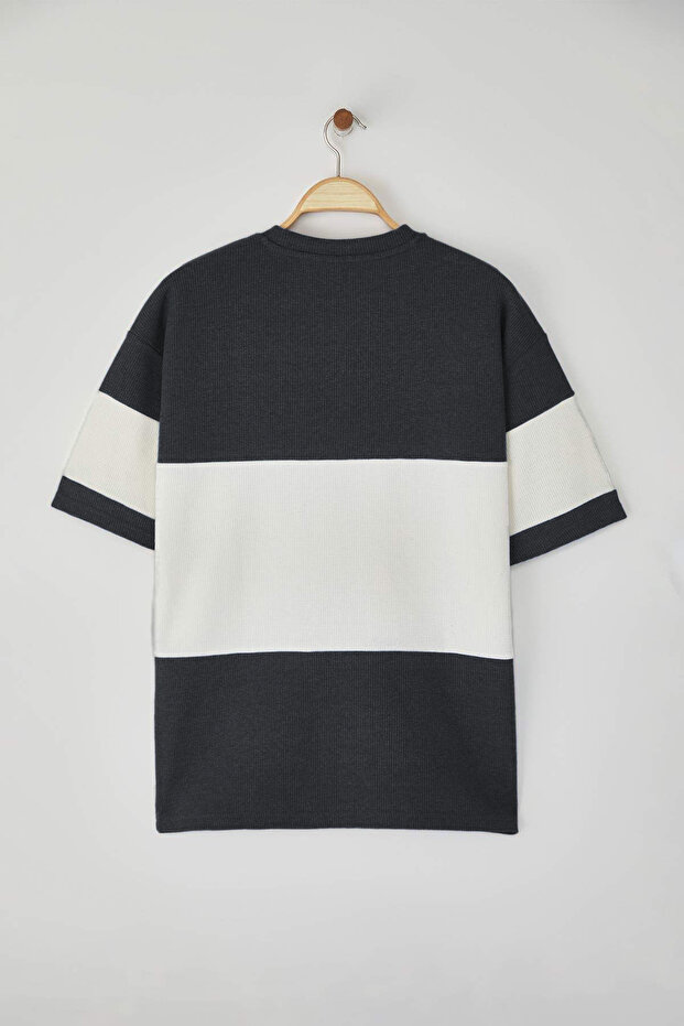 Antrasit Oversize/Geniş Kesim Renk Bloklu Dokulu T-Shirt TMNSS25TS00065 - 6