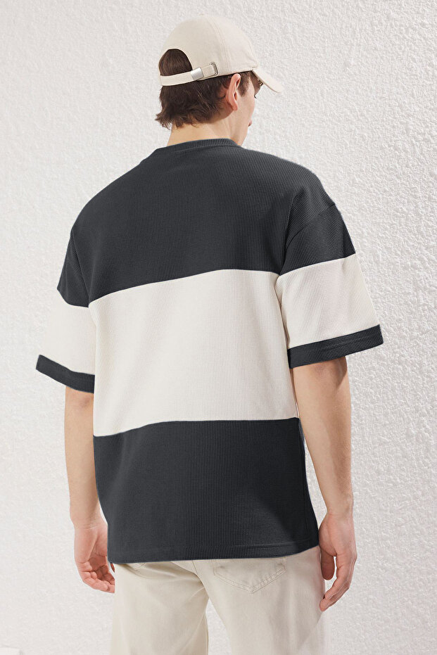Antrasit Oversize/Geniş Kesim Renk Bloklu Dokulu T-Shirt TMNSS25TS00065 - 4