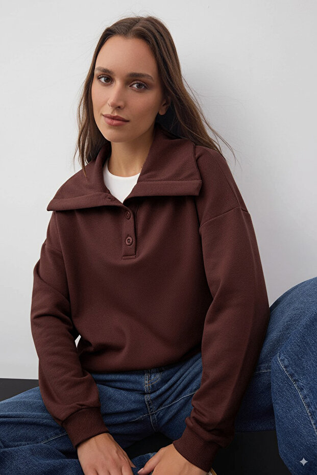 Wardrobe Essentials – Kahverengi Polo Yaka Örme Sweatshirt | TWOAW26SW00041 - 2