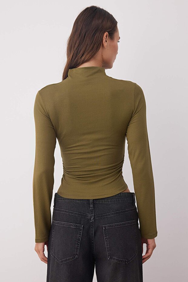 Haki Fitted Büzgü/Drape Detaylı Dik Yaka Örme Bluz TWOAW25BZ00145 - 4