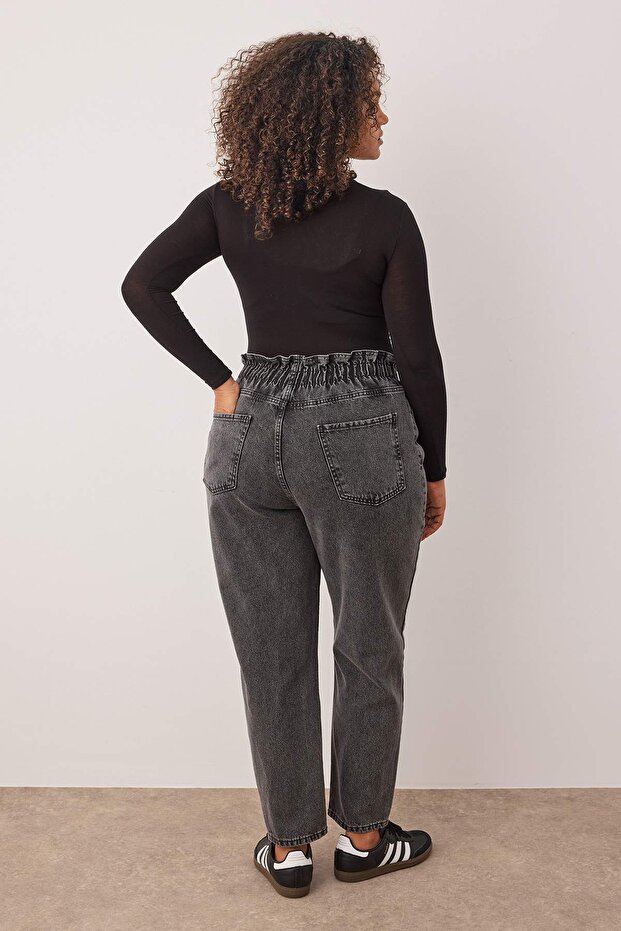 Szare jeansy mom jeans z wysokim stanem i gumką w pasie, duże rozmiary TBBAW23JE00002 - 4