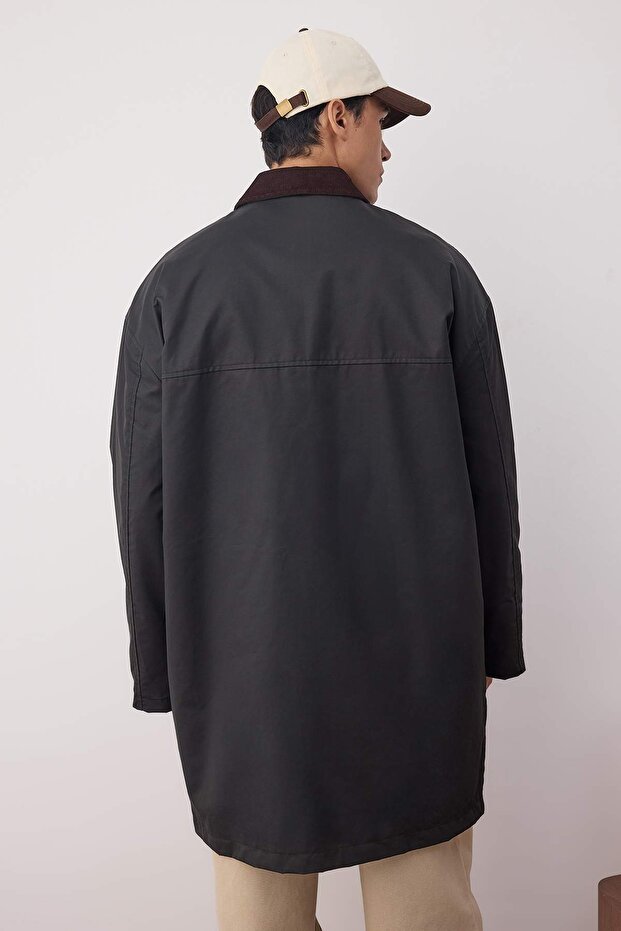 Siyah Unisex Fitted Uzun Kadife Yaka Mevsimlik Şık Erkek Mont TMNAW26MO00009 - 4