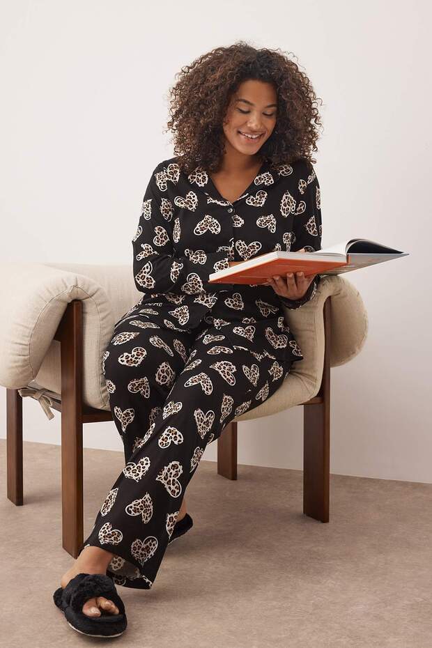 Siyah %100 Pamuklu Kalp & Leopar Desenli Gömlek-Pantolon Örme Pijama Takımı TBBAW26AI00017 - 1