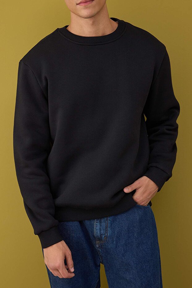 Siyah Regular/Normal Kesim Bisiklet Yaka Kalın/İçi Şardonlu Sweatshirt TMNAW26SW00018 - 7