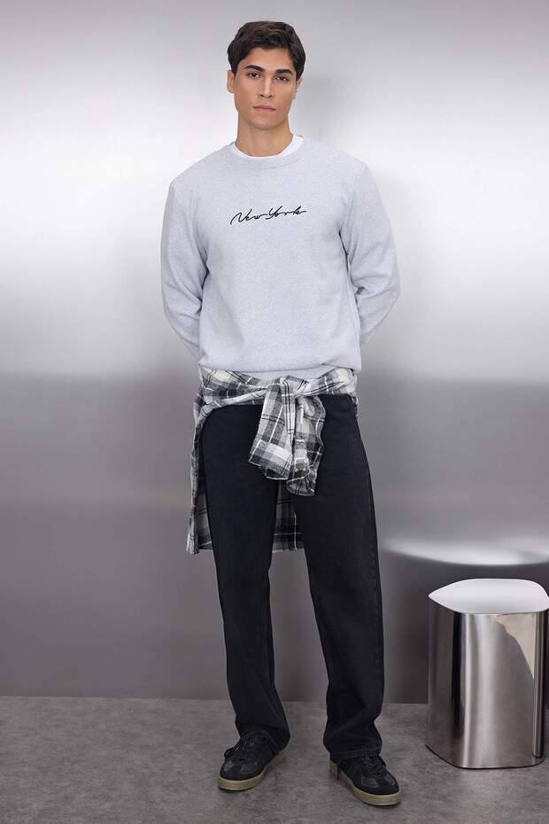 Bluza polarowa New York z haftem w kolorze szarym - regularny krój Tmnaw23Sw00481 - 1