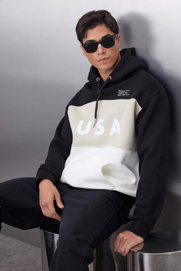 Siyah Oversize/Geniş Kesim Renk Bloklu City Baskılı Kapüşonlu Şardonsuz Sweatshirt TMNAW25SW00045 - 1