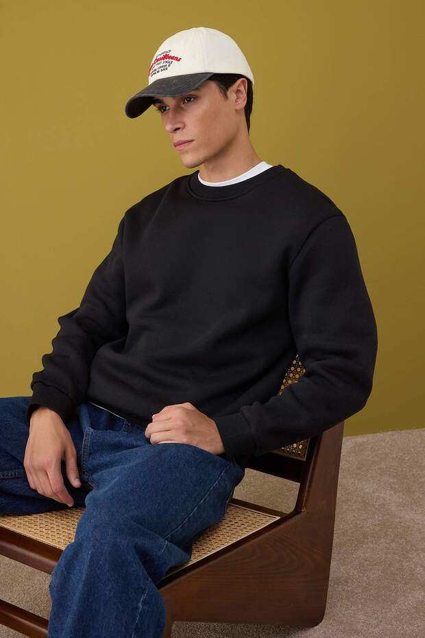 Siyah Regular/Normal Kesim Bisiklet Yaka Kalın/İçi Şardonlu Sweatshirt TMNAW26SW00018 - 6