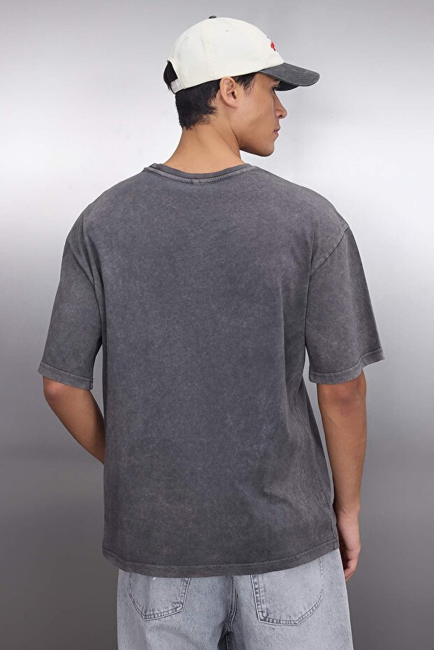 Antrasit Oversize/Geniş Kesim Soluk Efektli Yazı Baskılı %100 Pamuklu T-Shirt TMNSS23TS00174 - 4