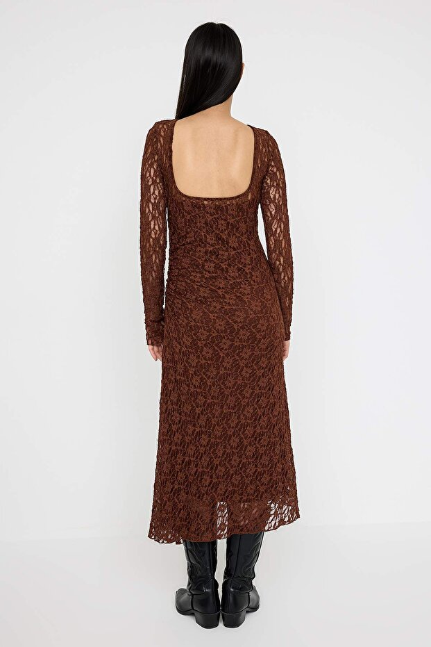 Kahverengi Dantel Bodycon Midi Sırt Dekolteli Astarlı Esnek Örme Elbise TWOAW26EL00016 - 5