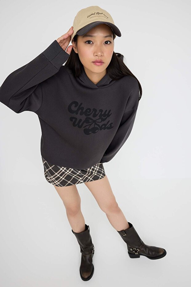 Antrasit Oversize/Geniş Kalıp Kiraz Sırt Baskılı Kalın İçi Polarlı Örme Sweatshirt TWOAW26SW00019 - 1