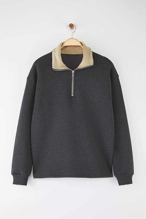 Antrasit Yaka Detaylı Dik Yaka Yeni Oversize/Geniş Kesim İçi Polarlı Sweatshirt TMNAW26SW00003 - 5