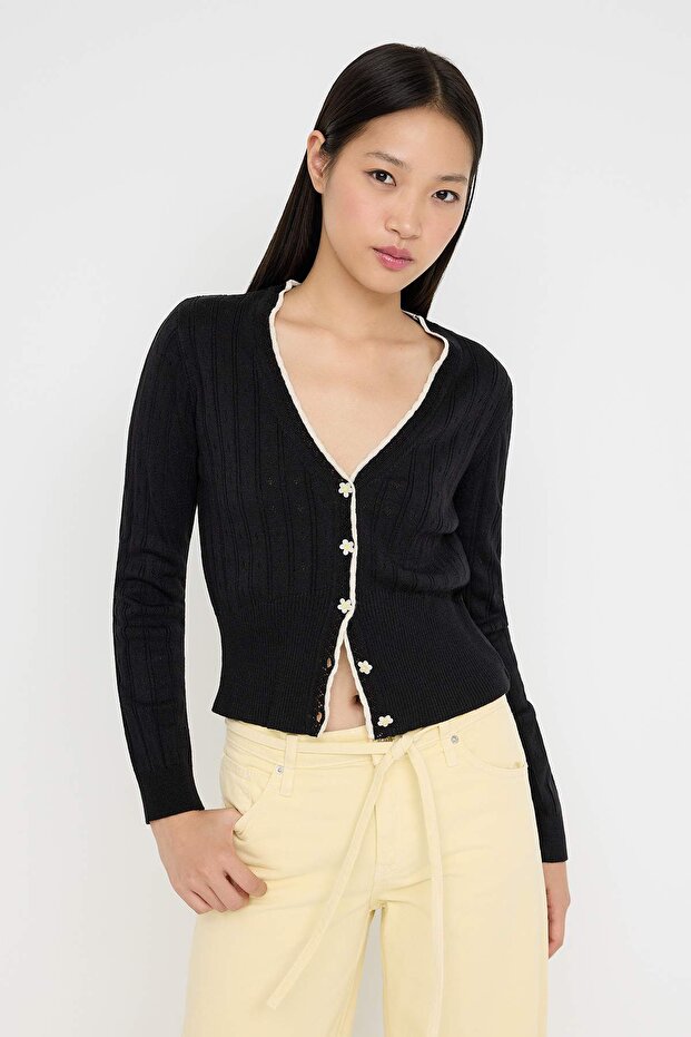 Teen Siyah Ajurlu/Delikli Crop/Kısa Dantel Garnili Detaylı Triko Hırka TWOAW26HI00217 - 2