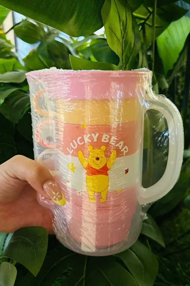Winnie the Pooh Lisanslı 4 Bardaklı Plastik Sürahi Seti (1000ML) - 1