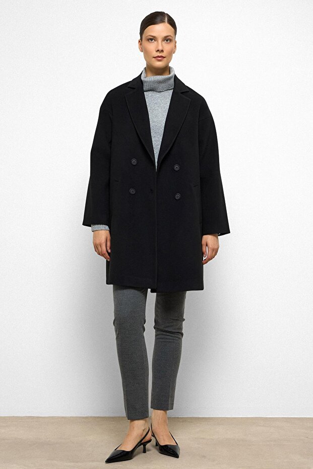 معطف كبير الحجم مبطن ومزخرف باللون الأسود 3095 - 1