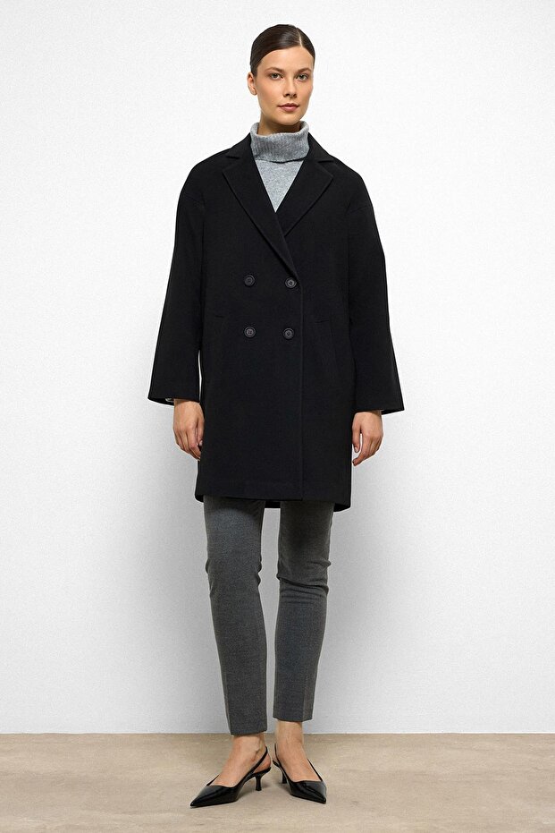 معطف كبير الحجم مبطن ومزخرف باللون الأسود 3095 - 3