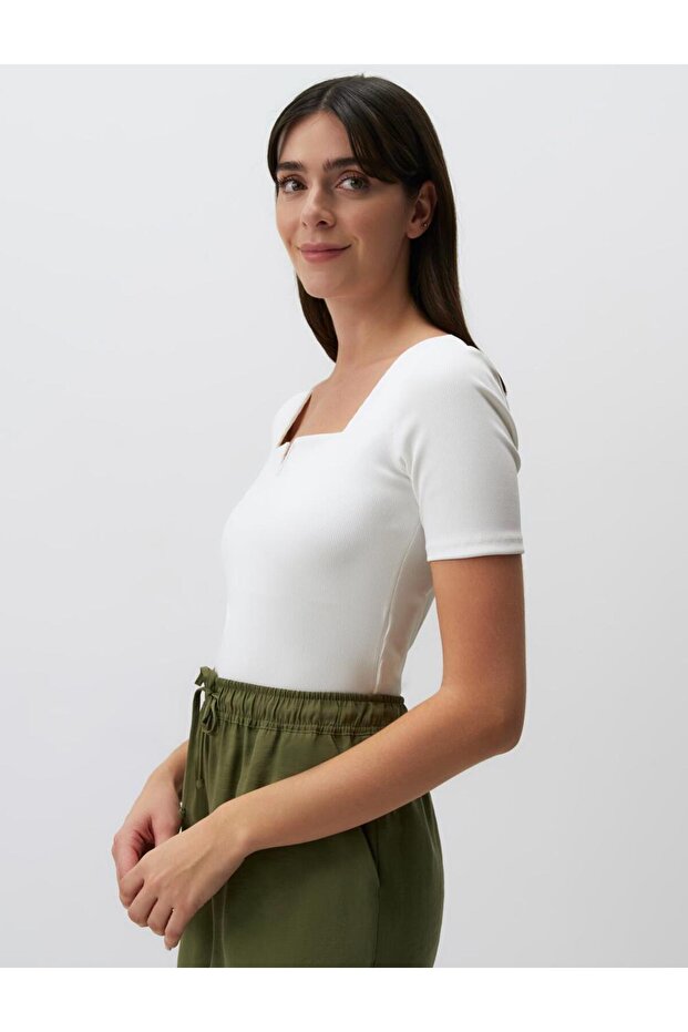 بلوزة بيضاء ذات رقبة مربعة - كم قصير - 5