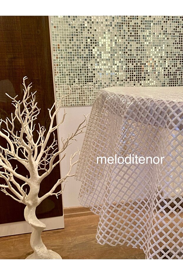 Transparent Coating Cream Mesh Chain Perforated Non-Slip Luxury Pvc Round Oilcloth Tablecloth
