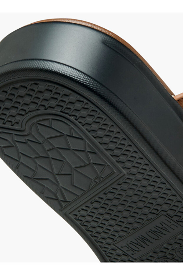 Textured Slip-On Arabic Sandals with Toe Loop - 6