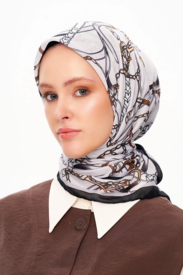 Chaine Eternelle Superior Soft Chain Patterned Square Scarf Gray - 1