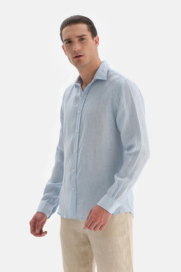 Hellblaues Leinenhemd mit langen Ärmeln - 1