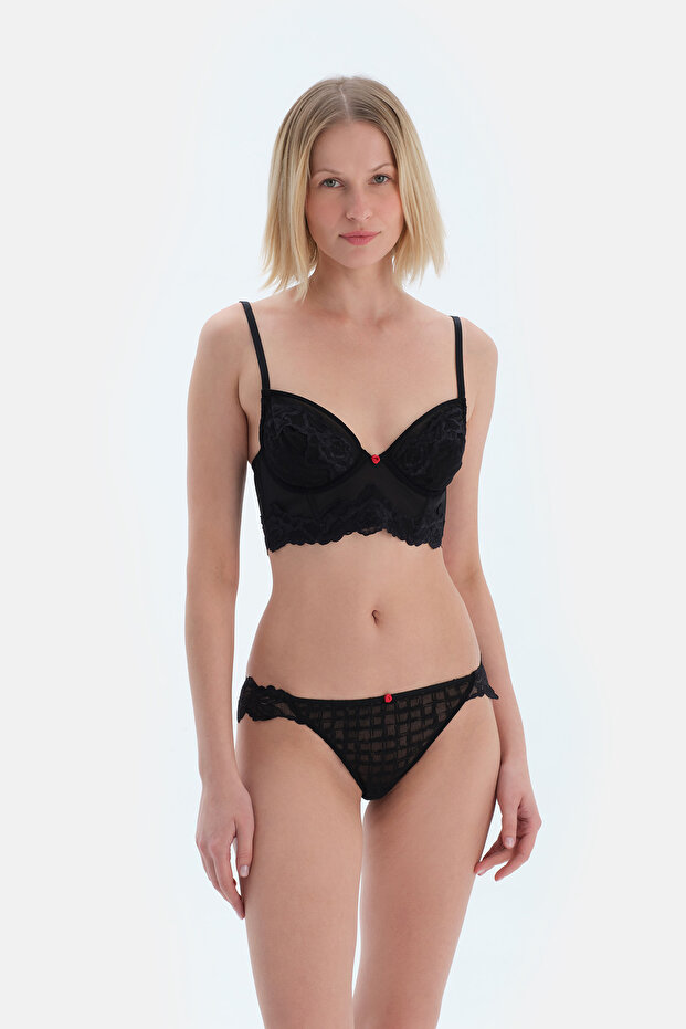 Siyah Aksesuar Detaylı Dantelli G-Strıng Külot - 1