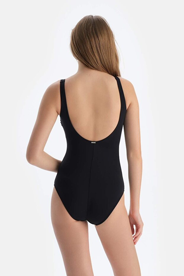 Schwarzer Badeanzug mit eckigem Ausschnitt - 2