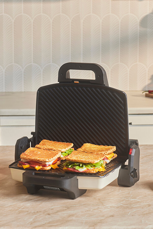 Future Essential Toaster Matte Cream 1800 W 4 Slice Capacity