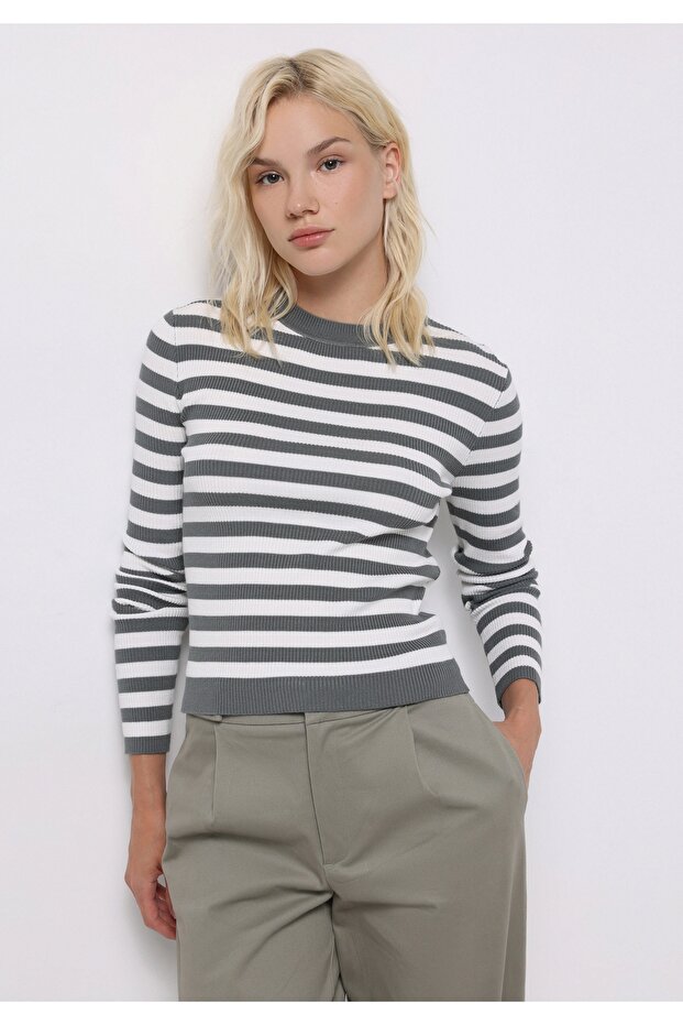 Slim Fit Round Neck Striped Women's Green Sweater