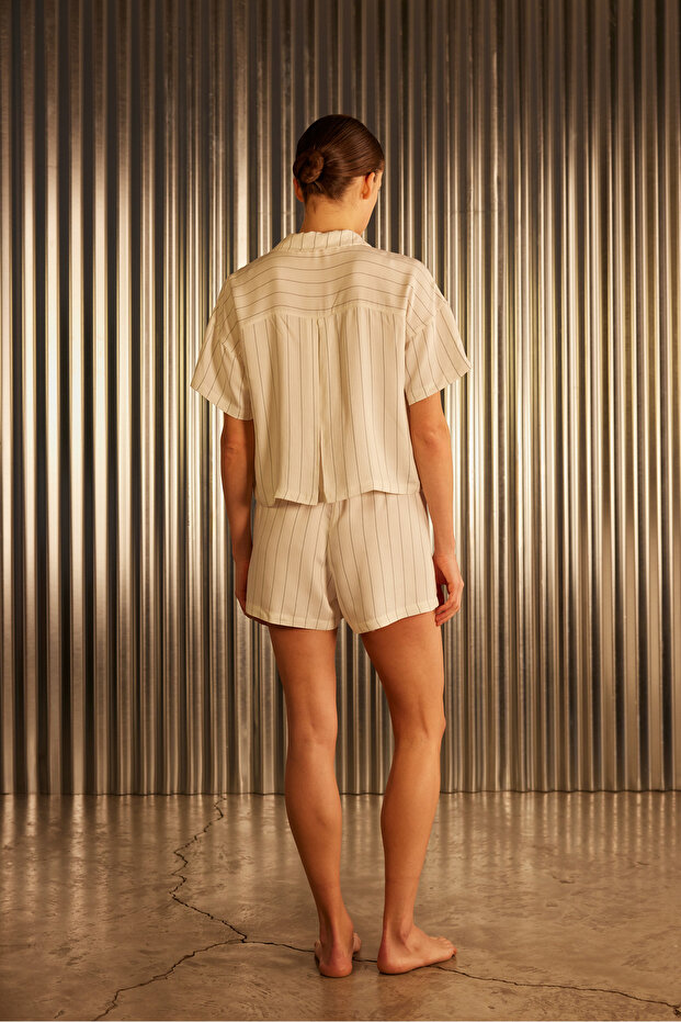 Kadın Çizgili Dokuma Patlı Şort - 4