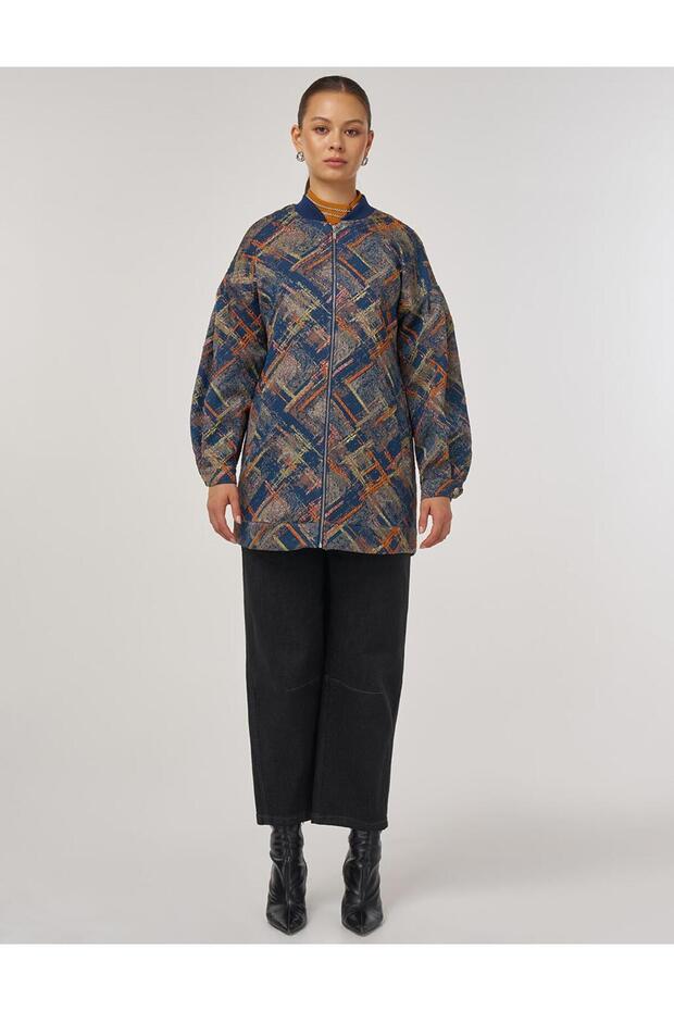 سترة على شكل ياقة جامعية بنمط تجريدي على شكل يقطين - 2