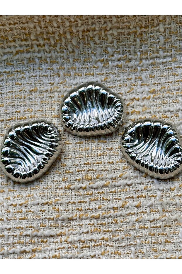 Silver Color New Season 3.4 cm Button Set on the Print Model with Hollowing - 1