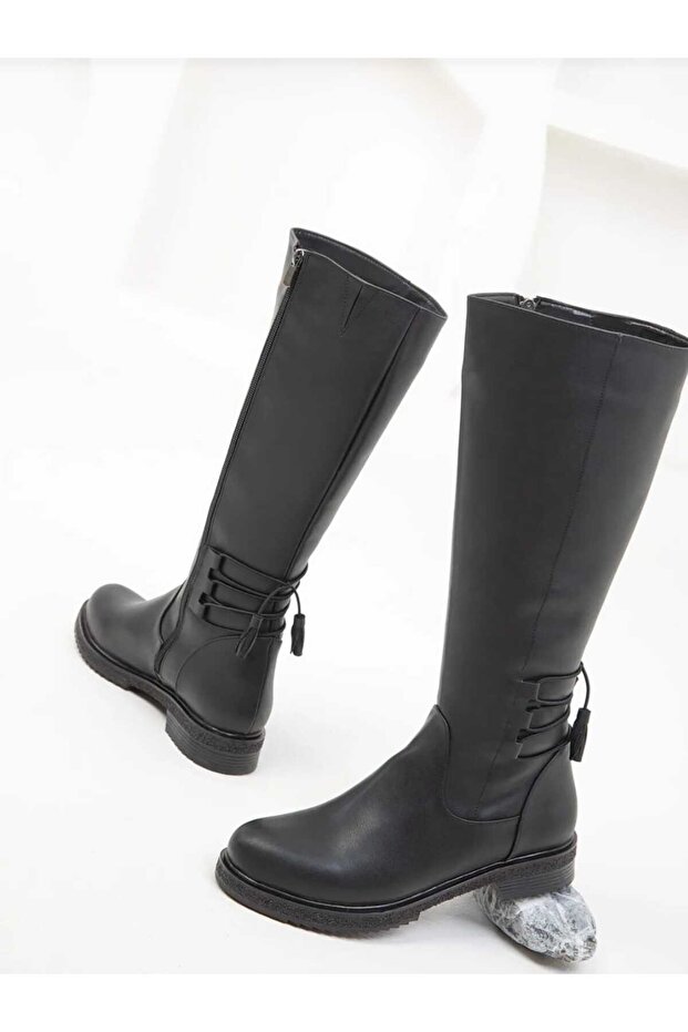 Stylish Women's Boots with Black Lace-Up Look 200113