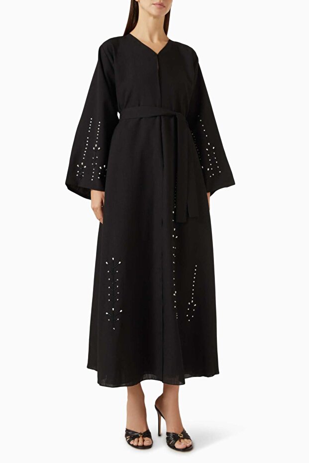 Pearl-Embellished Waist Belt Evening Dress Creates an Elegant Evening Look with Its Chic Design