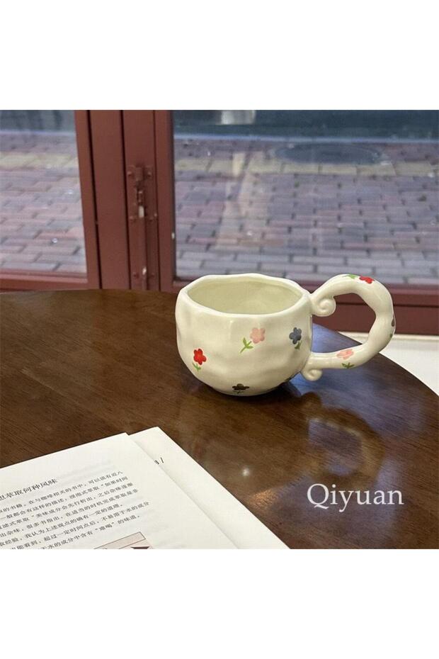 كوب على شكل أميرة مع ورود ملونة - 2