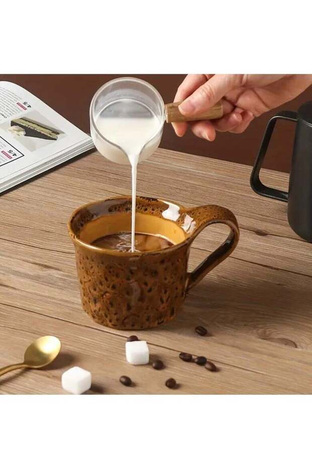 كوب سيراميك مع طبق باللون الذهبي/البرونزي بنقش بارز