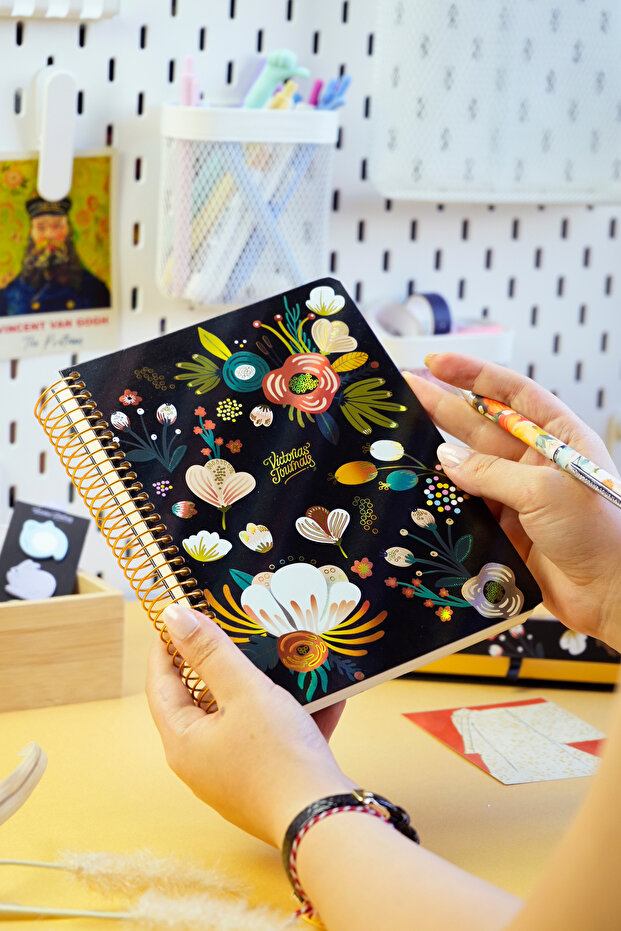 A5 Spiral Bound Irregular Agenda-Planner. English - A5.100 Gr. Ivory. 224 Pages.