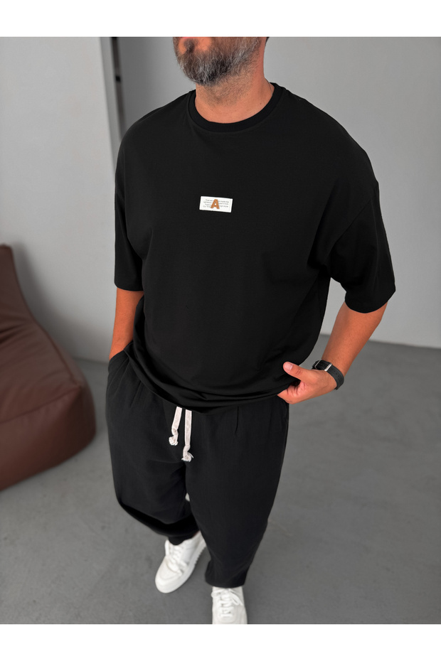 تي شيرت أسود كبير الحجم مزين برقعة على شكل حرف A BY-079 - 1