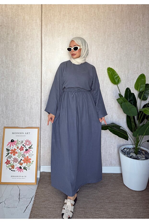 طقم كاجوال من الموسلين باللون الرمادي الداكن - 2