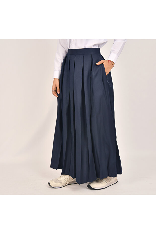 Navy pleated skirt with side zip closure