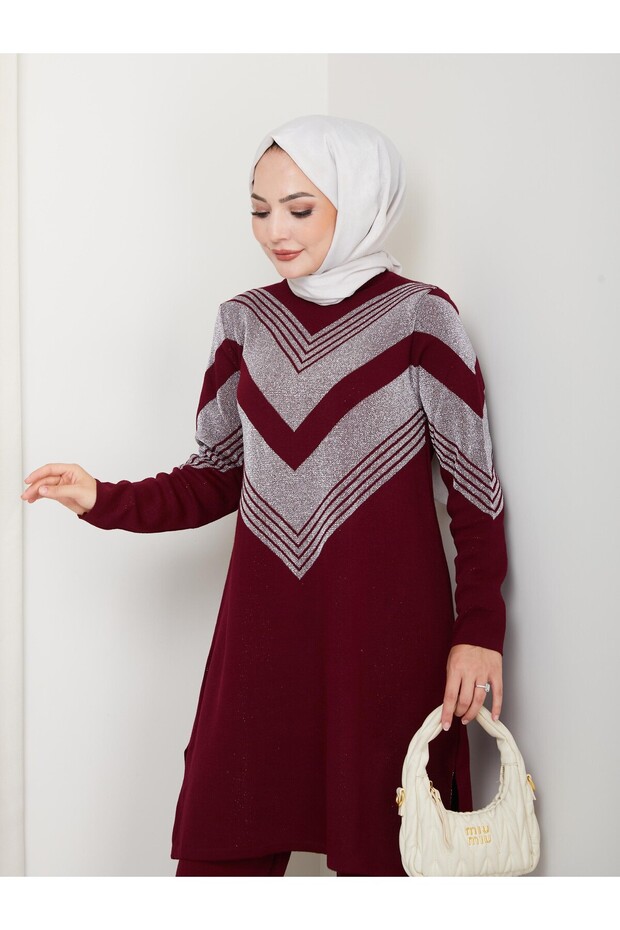 تونيك فضي منقوش على شكل حرف V - 1