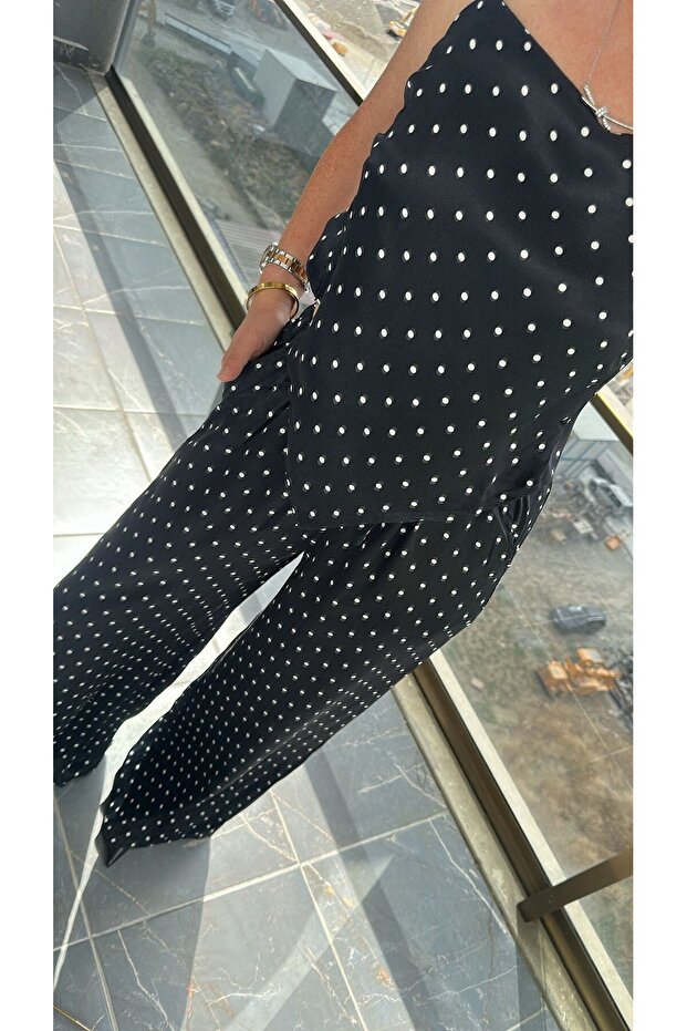 طقم من الساتان المنقط مع ظهر مكشوف - 5