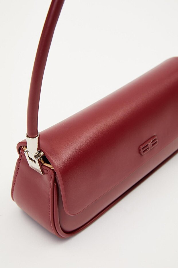 حقيبة كتف بحزام طويل باللون الأحمر - 2