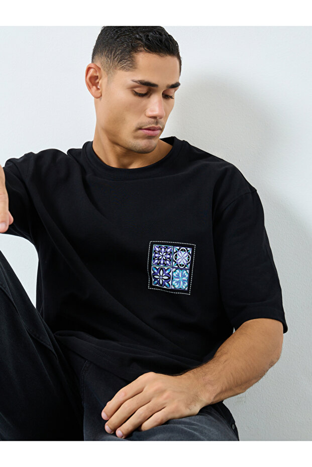 Men Black Oversized Graphic Print T-Shirt