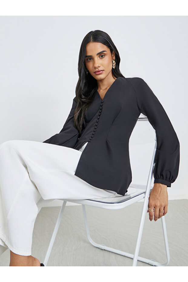 Solid Balloon Sleeve Buttoned Blouse - 1