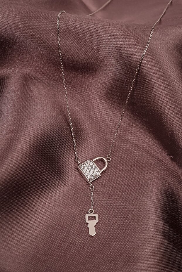 قلادة قفل متدلية على شكل مفتاح - 1