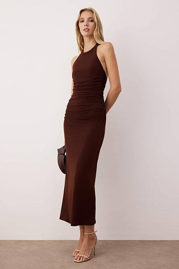 Kahverengi Düz Büzgü / Drape Midi Burgu Detaylı Esnek Örme Elbise TWOSS25EL00676 - 1