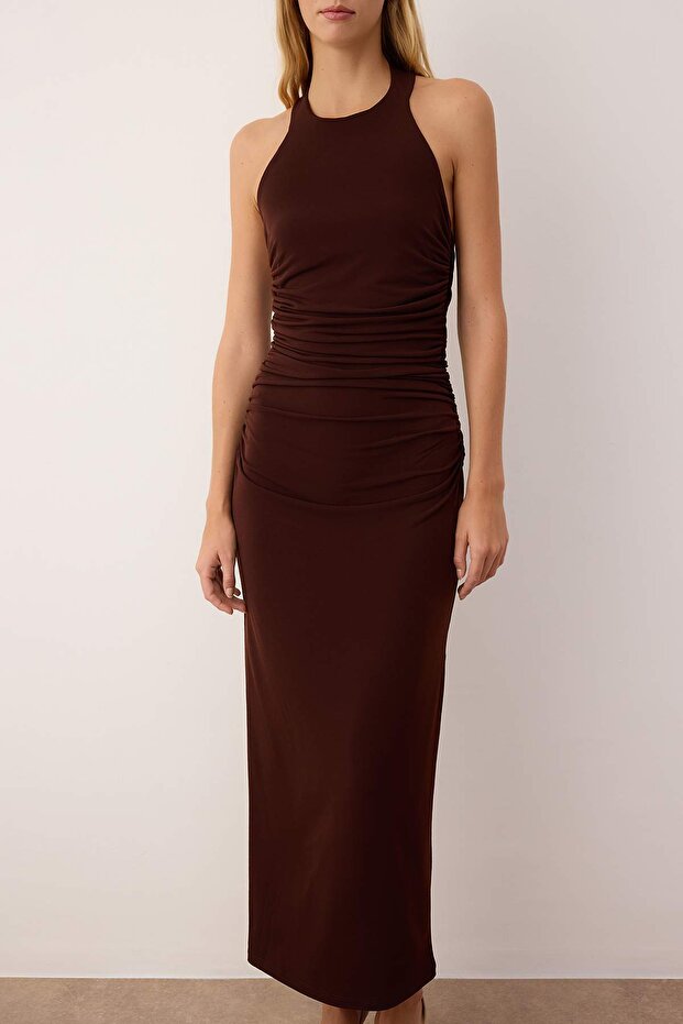 Kahverengi Düz Büzgü / Drape Midi Burgu Detaylı Esnek Örme Elbise TWOSS25EL00676 - 3